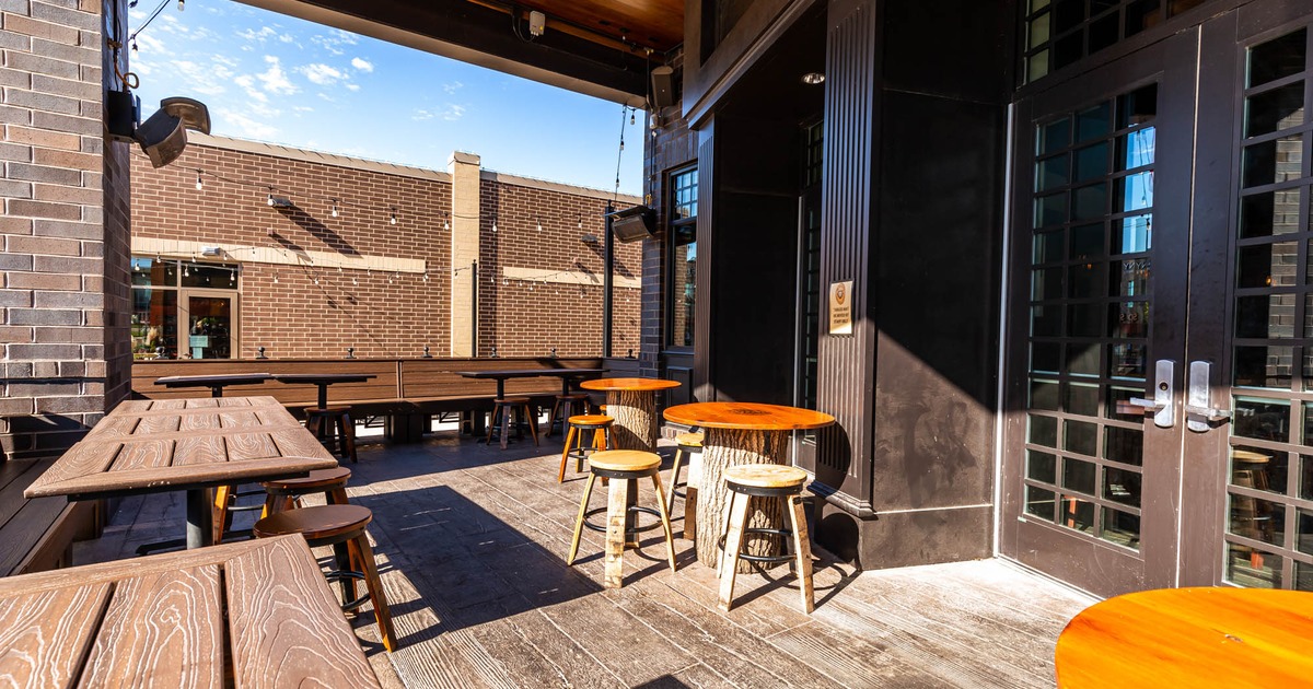 Magee's Outside Heated Patio