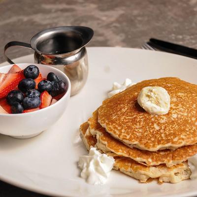 pancakes and berries