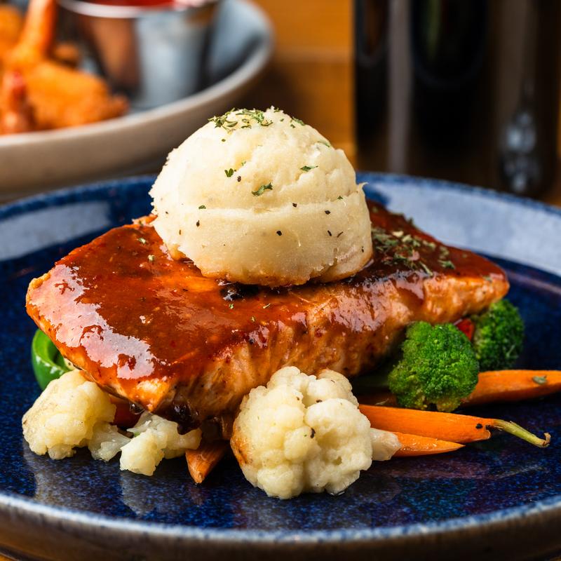 Salmon glasedo en Chile Ancho (*Gf) ᴿ photo