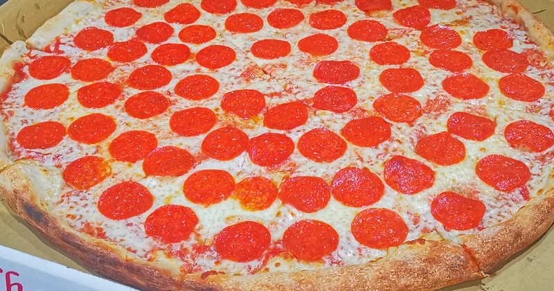 Large pepperoni pizza