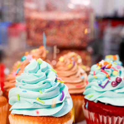 Red Velvet and Vanilla cupcakes, with frosting.