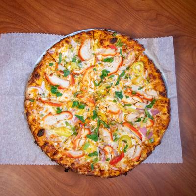 Chicken vindaloo pizza from above.