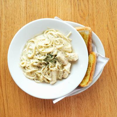 Chicken Alfredo.