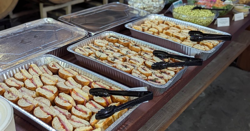 Serving containers with food