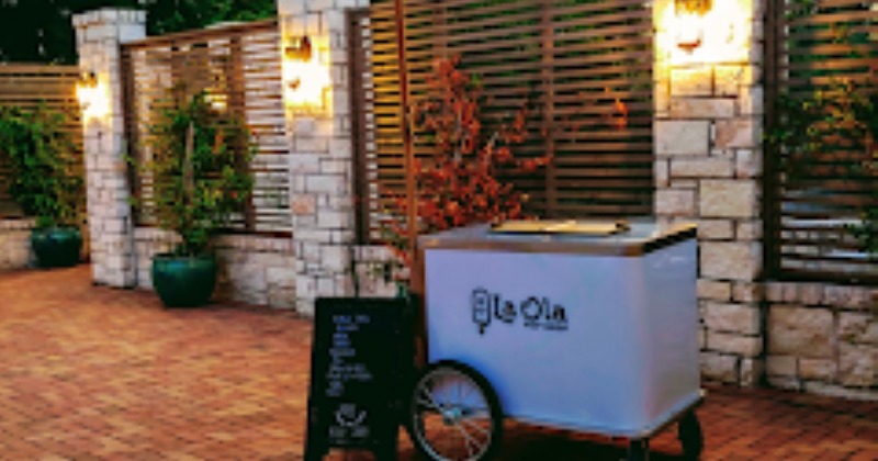 Exterior, ice cream cart