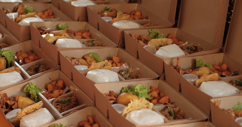 Professional non-plastic boxed lunches for corporate event