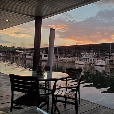 Table by the dock, view of the boats.
