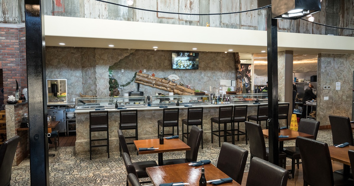 Diner and bar area, tables and chairs