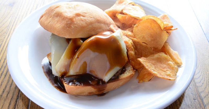 Pot Roast Sandwich with chips