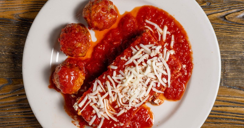 Baked lasagna with meatballs