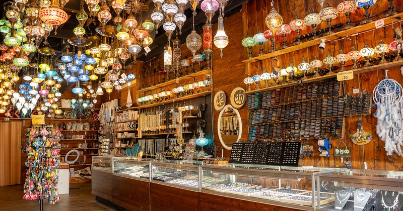 Souvenir shop, Turkish chandeliers, jewelry, costume jewelry,