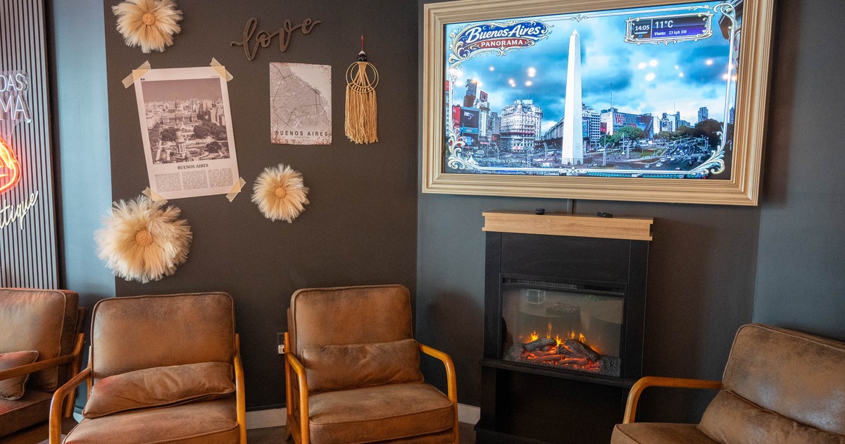 Interior - a wall with a Buenos Aires photograph, leather chairs, an electric fireplace