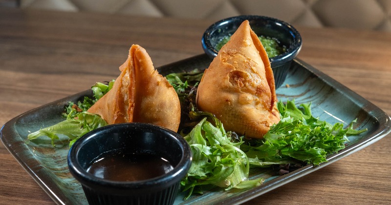 Vegetable samosa with dips