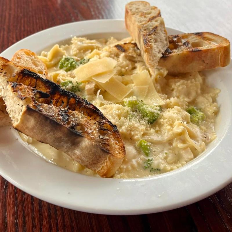 menu item 22 of 25, Chicken Broccoli Alfredo