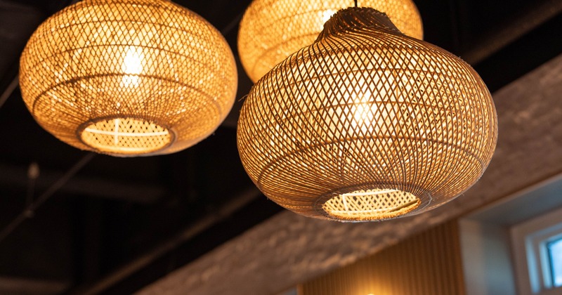 Wooden-straw chandeliers