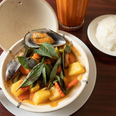Pineapple Curry, with mussels.