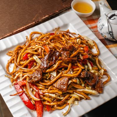 Singapore Noodles with beef, shreded cabbage, red bell pepper and carrot.