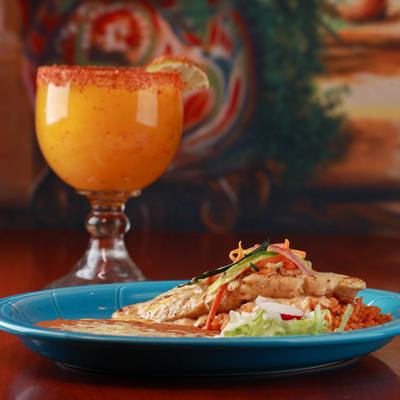 Rice, pastry with mixed vegetables and cheese, cocktail on the side