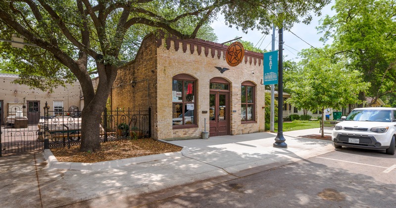 Exterior, view from the street
