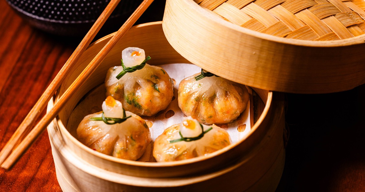 Steamed dumplings in a bamboo basket