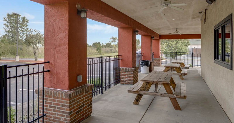 Covered patio, picnic tables