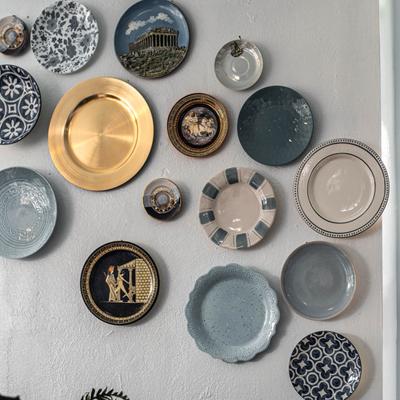 Decorative plates.