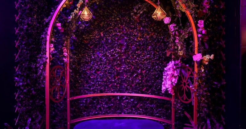 Under The Boot photo session, seating place with flowers decoration