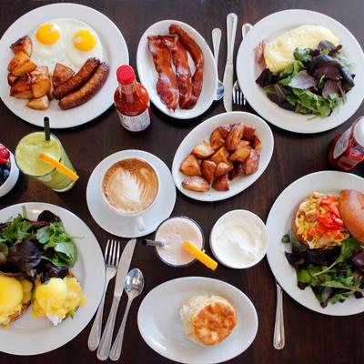 Various brunch dishes and drinks on a table.