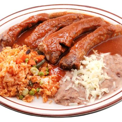 Pork ribs in chipotle sauce served with rice and refried beans.