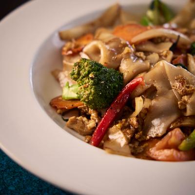 Drunken noodles with various vegetables, close-up.