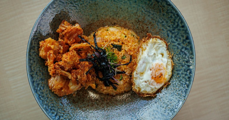 Crispy fried chicken with fried rice and an egg