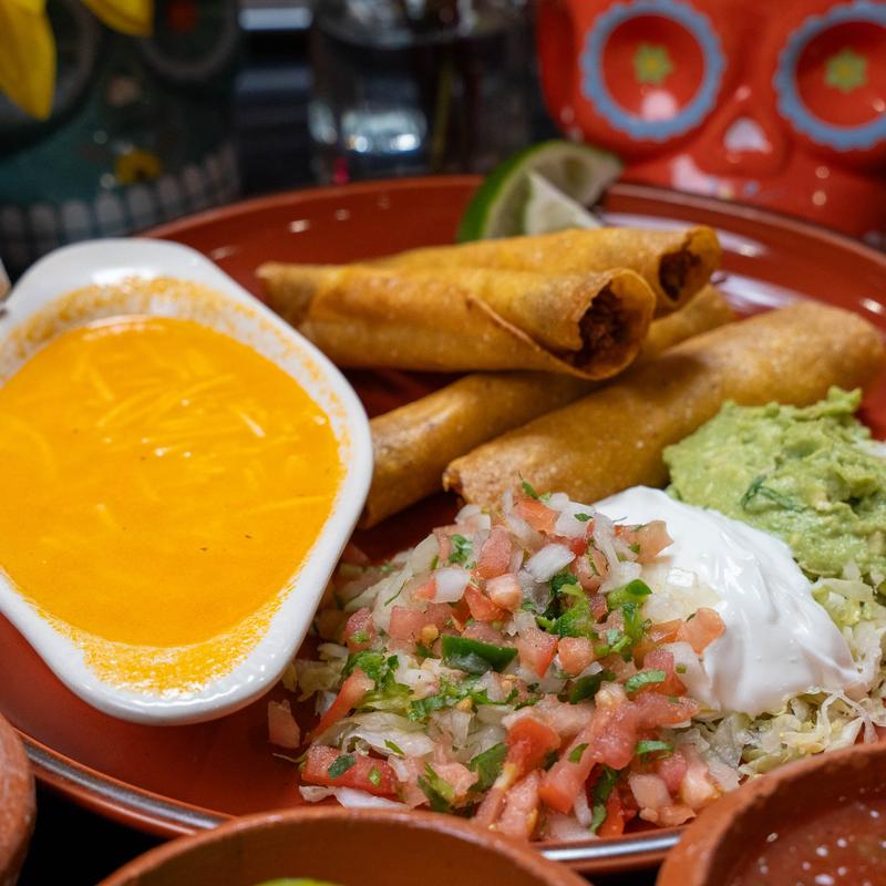 Sopa de fideo with chicken flautas photo