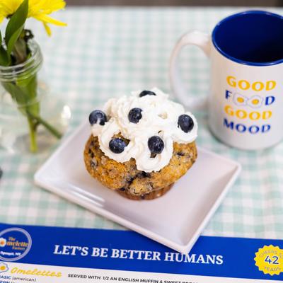 A cupcake and a coffee.