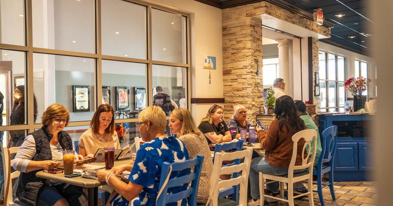 Lots of guests at the restaurant