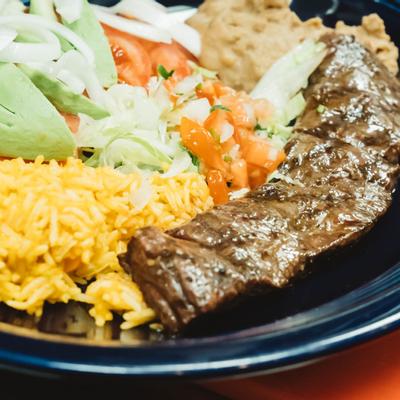 Grilled meat, rice, salad and dip