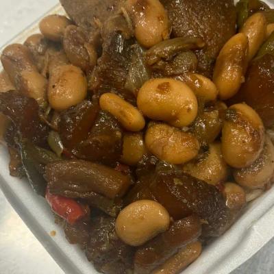 Cow foot served  with broad beans, rice and peas.