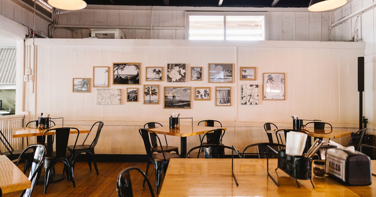Cozy and casual interior dining area