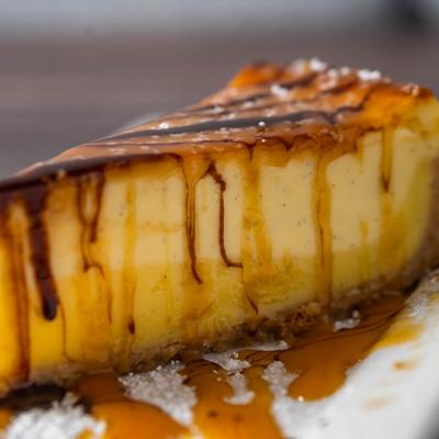 Cheesecake with caramel.