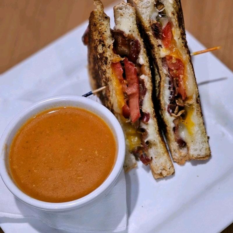 Grilled Cheese Deluxe photo