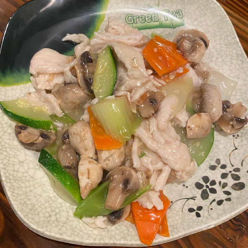C17. Moo Goo Gai Pan photo