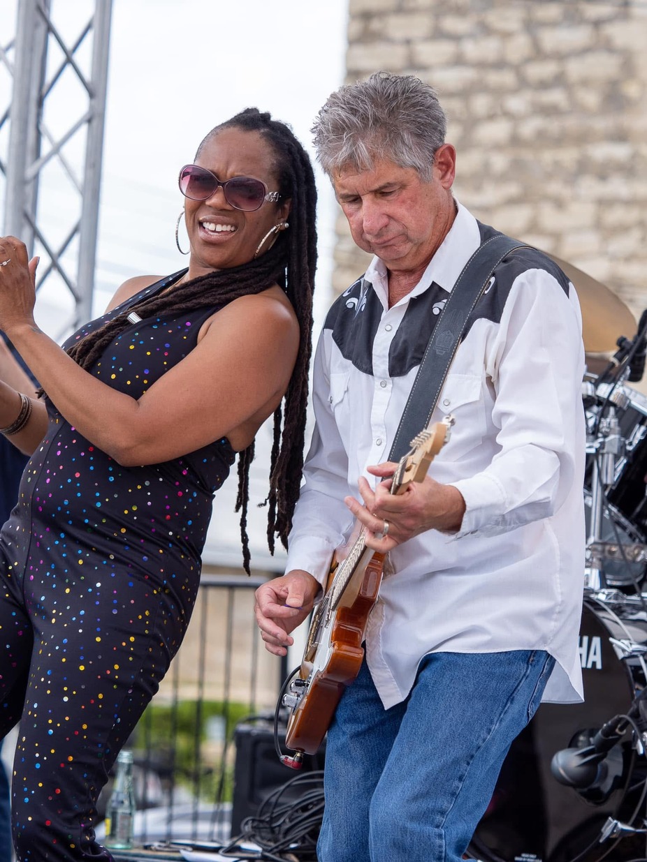 Rochelle & Sidewinders Performing Live Saturday 1/31 @8pm event photo