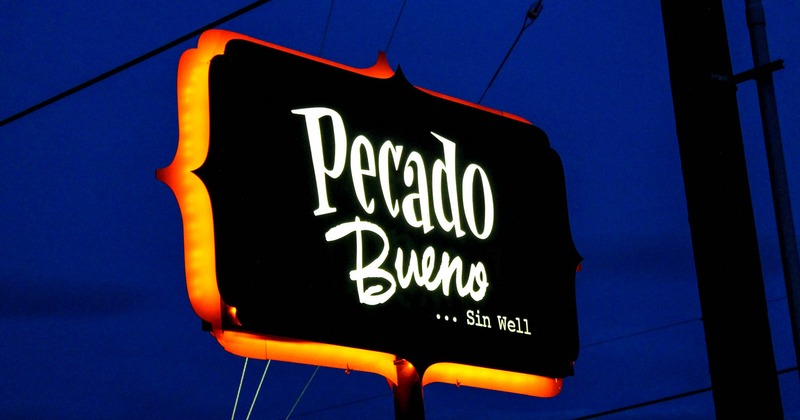 Pecado Bueno pillar sign
