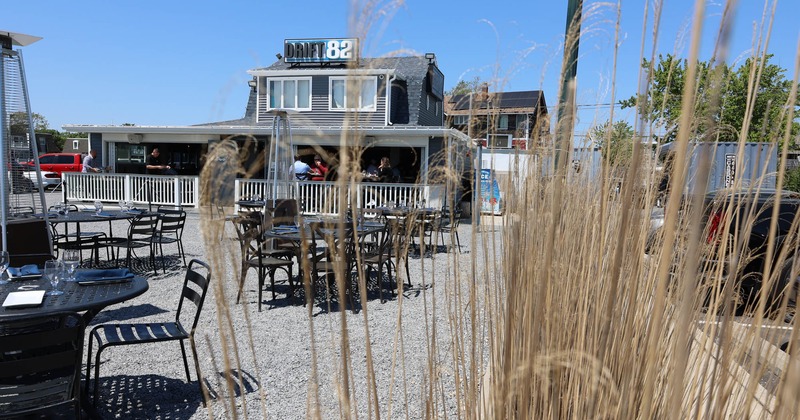 Exterior, restaurant, view from the side