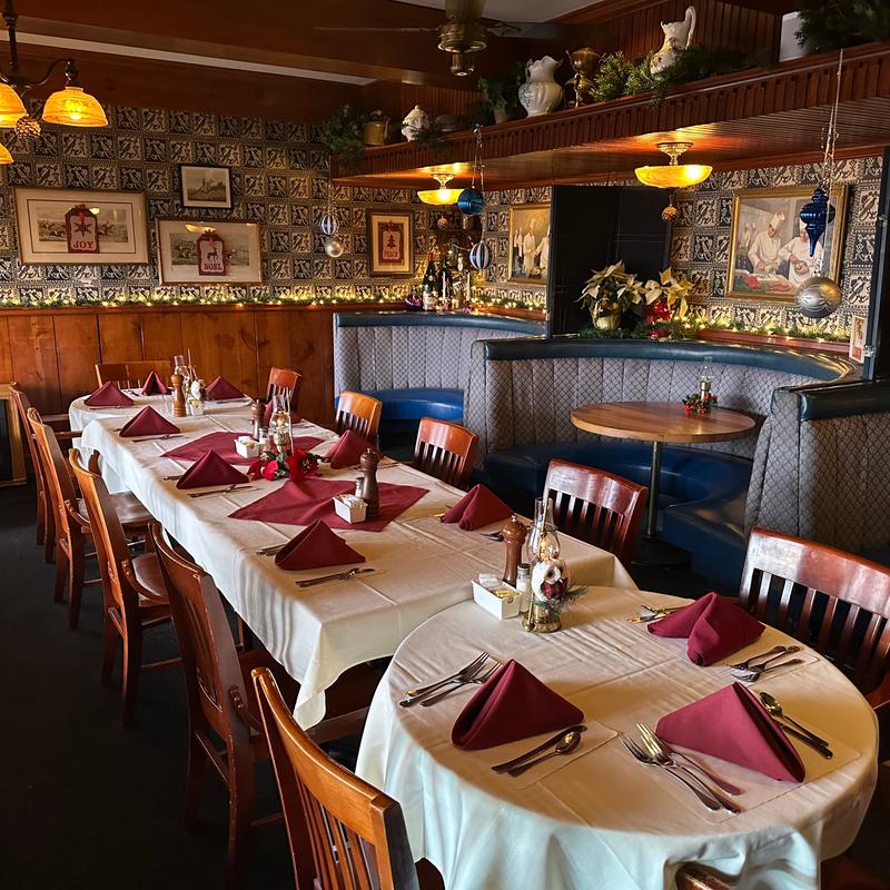 menu item 39 of 40, Main Dinning Room