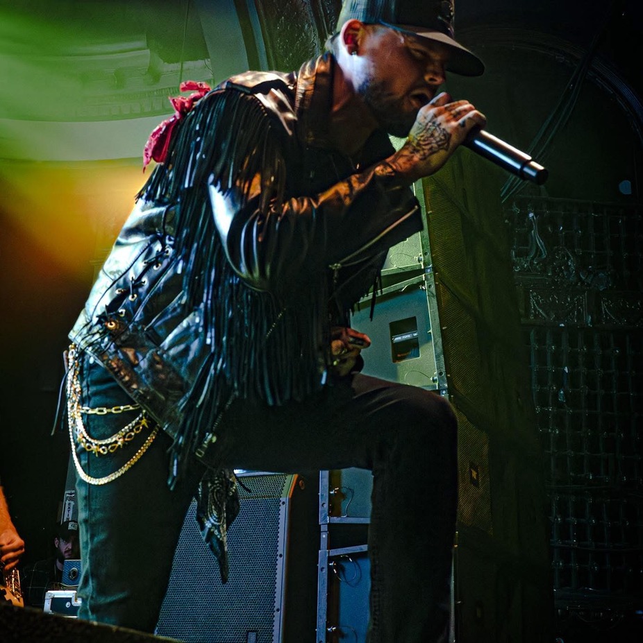 Alan Carl with full band event photo