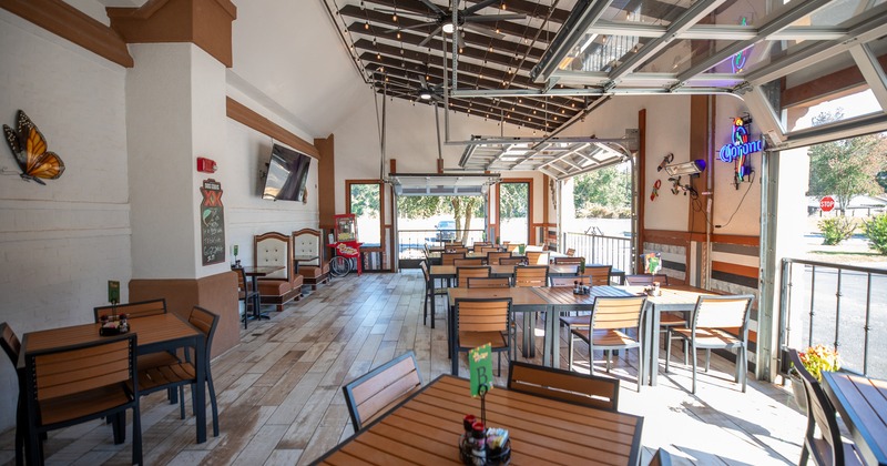 Covered patio, seating area