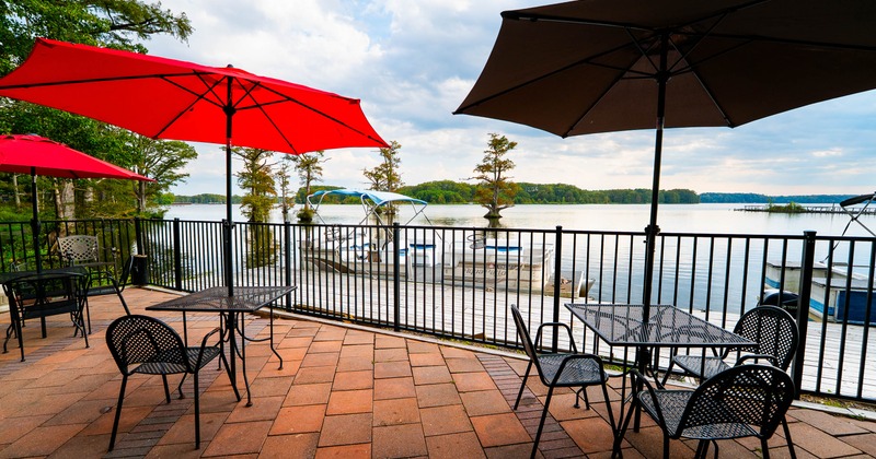 Exterior, tables and chairs on the outside