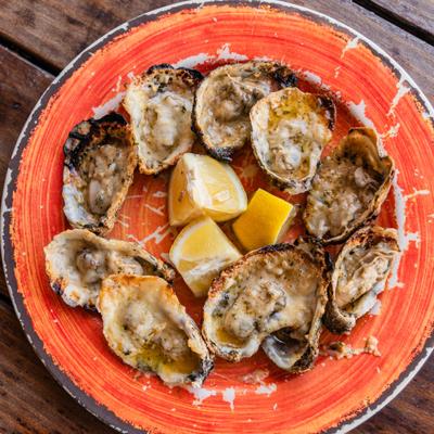 char grilled oysters top view.