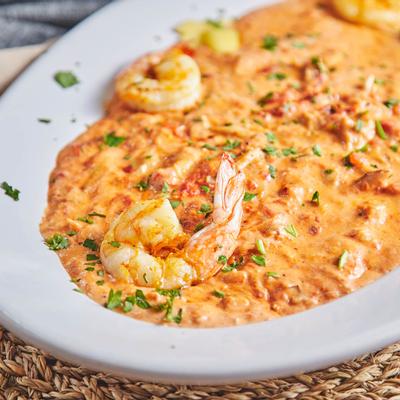 Shrimps, meat and sauce