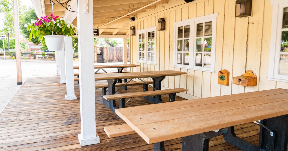 Exterior, patio area